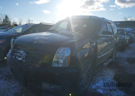 2010 Cadillac Escalade Premium from USA, damaged, VIN 1GYUKCEF1AR258108